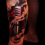 lengéscsillapító tűz tetoválás a lábán a férfiak számára