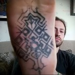 pontozott tetoválás a lábán férfiaknak