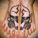 arc gázmaszk tetoválás a lábán a férfiak számára