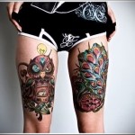 bagoly és páva tetoválás a lábán