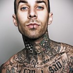 portré egy lány és a kezdő zászló - tetoválás az ember nyakán - fotó