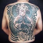 голям идол - татуировка на гърба за мъже