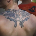 необичайна татуировка на гърба за мъже