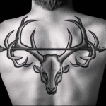 Татуировка на елени и стрели