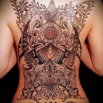 slikovni uzorci tetovaža na leđima žene