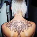 lijepa uzorak tetovaža na leđima za žene