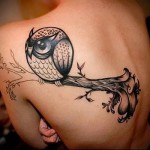 smiješna tetovaža sove na leđima grane za žene