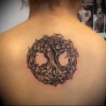 pleksus suho drvo života leđa tetovaža žene