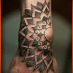 mandala tetoválás férfiaknak