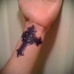 NŐI TETOVÁLÁS nagy kereszt