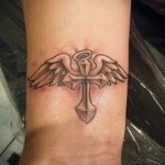 NŐI TETOVÁLÓ kereszt szárnyakkal