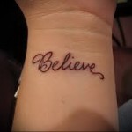 TEToválás a csuklón NŐ feliratán VER