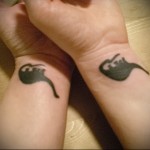 TETOVÁLÁS A CSUKLÓ NŐI dinoszauruszokon