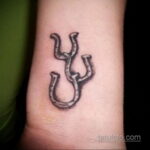 صورة لشم رسم بحدوة حصان 07/22/2021 №692 - رسم وشم حدوة حصان -