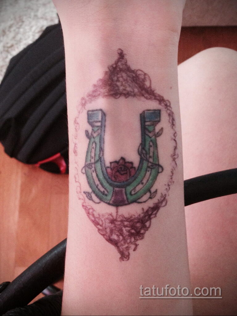 صورة لشم رسم بحدوة حصان 07/22/2021 # 648 - رسم وشم حدوة حصان -