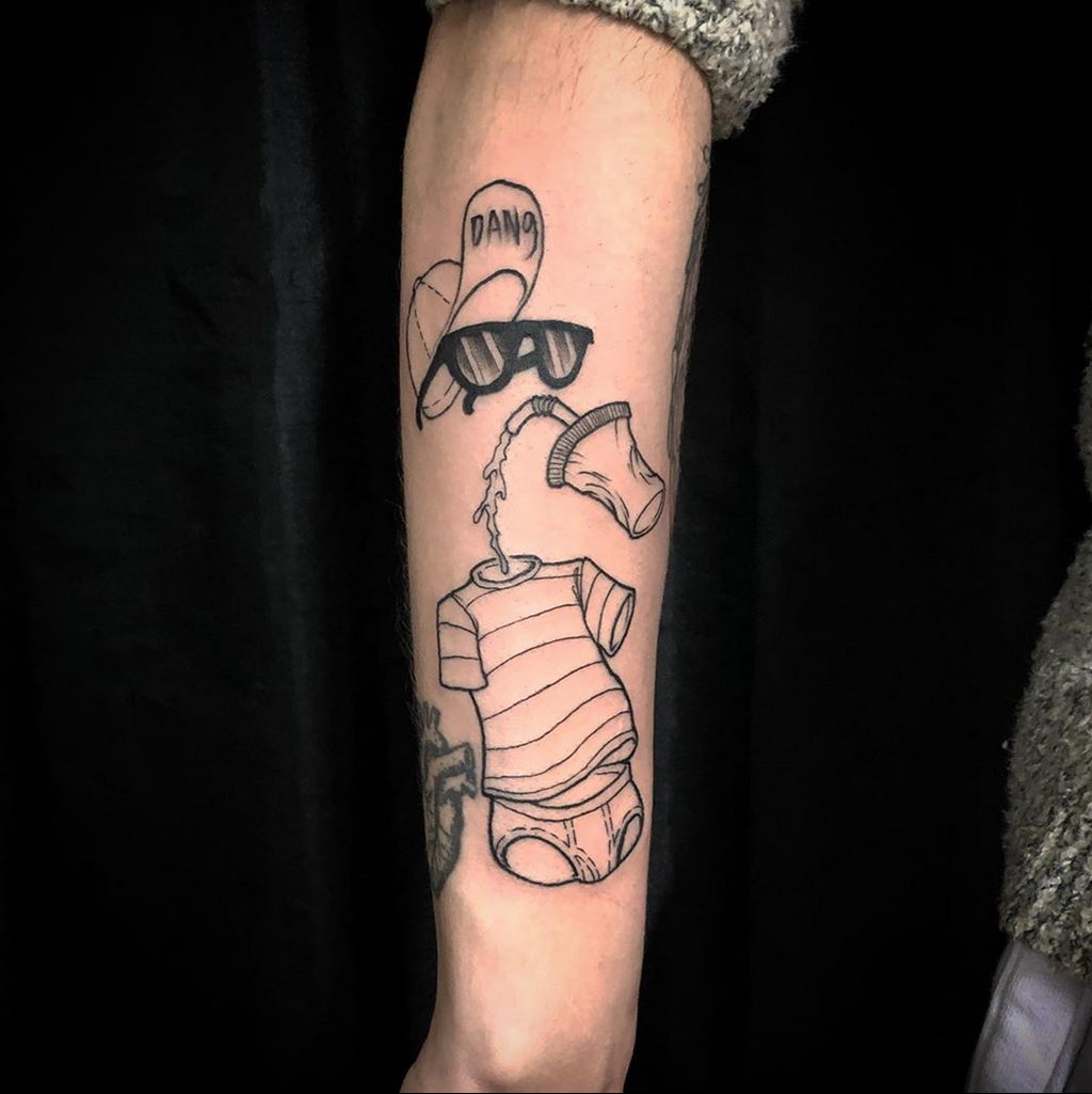 Tatuaż z niewidzialnym człowiekiem - zdjęcie do rysowania tatuażu na stronie 2