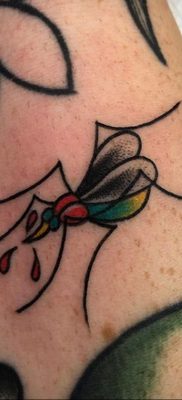 Zdjęcie tatuażu komara 25.04.2020 №004 -tatuaż komara-