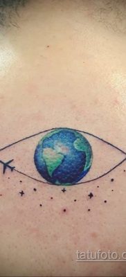 Foto af en tatovering med planeten Jorden 22/04/2020 №099 -planet jord tatovering-