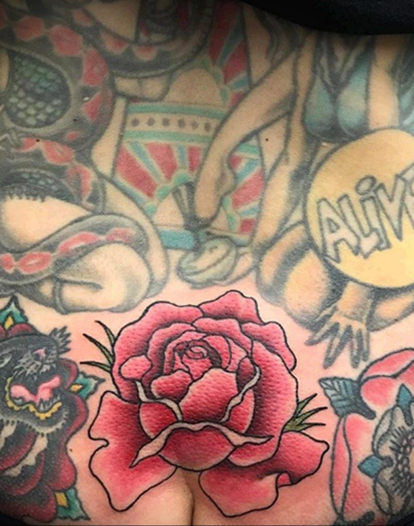 Przykładowe zdjęcie tatuażu z różą na Walentynki ze strony 7