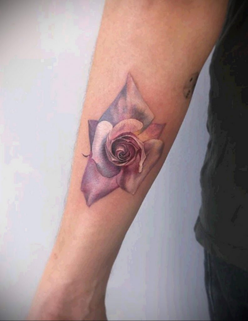 Przykładowe zdjęcie tatuażu z różą na Walentynki ze strony 6