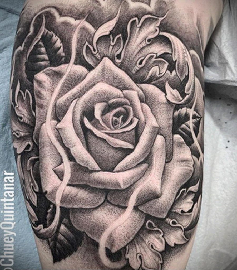 Zdjęcie przykładowego tatuażu z różą na Walentynki ze strony 11