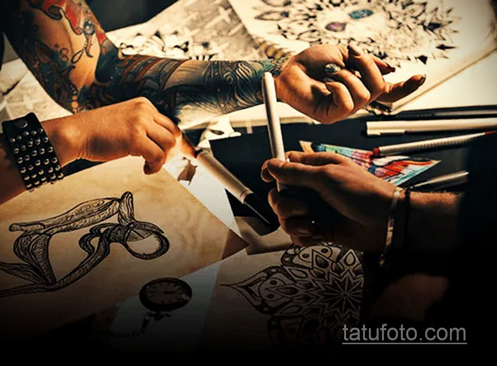 Photo of the tattoo artist at work 11/16/2020 №010 -tattoo artist at work-
