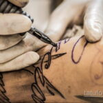 Photo of the tattoo artist at work 11/16/2020 №017 -tattoo artist at work-