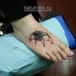 3D tetoválás a lábán