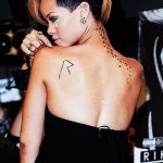 снимка на татуировката на Риана от 23.09.2017 г. №044 - татуировки на риана -