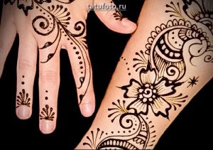 Példák a kész henna tetoválásra