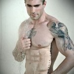 oldalsó tetoválás férfiaknak