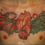 القلب والأجنحة والسلاسل في الوشم - وشم الصدر للرجال