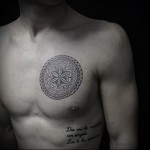 وشم ماندالا مستدير - وشم صدر للرجال