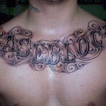 Tatuaże na piersi dla mężczyzn12