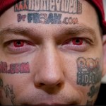 promóciós tetoválások az ember arcán