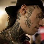 csillag arc tetoválás és betűk