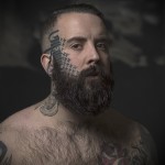 tetoválás a jobb arcán