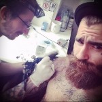 tetoválás 21 a srác szeme alatt