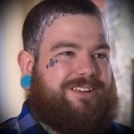 gyémánt tetoválás az arcon