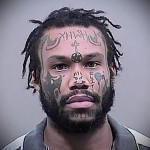 kereszt tetoválás a homlokon