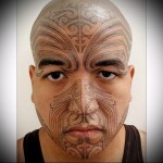 maori tetováló minták a latinok arcán