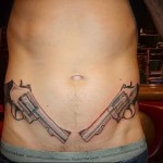 alsó has tetoválás férfiak - revolverek