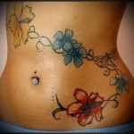 цветна татуировка на корема