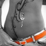 абстракция татуировка линии и шарки на стомаха за момичета