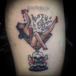 old school tetoválás koponya és egy lány egy pohárban