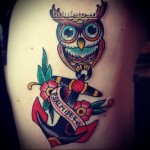 tetoválás bagoly, horgony és szalag felirattal - old school stílusban