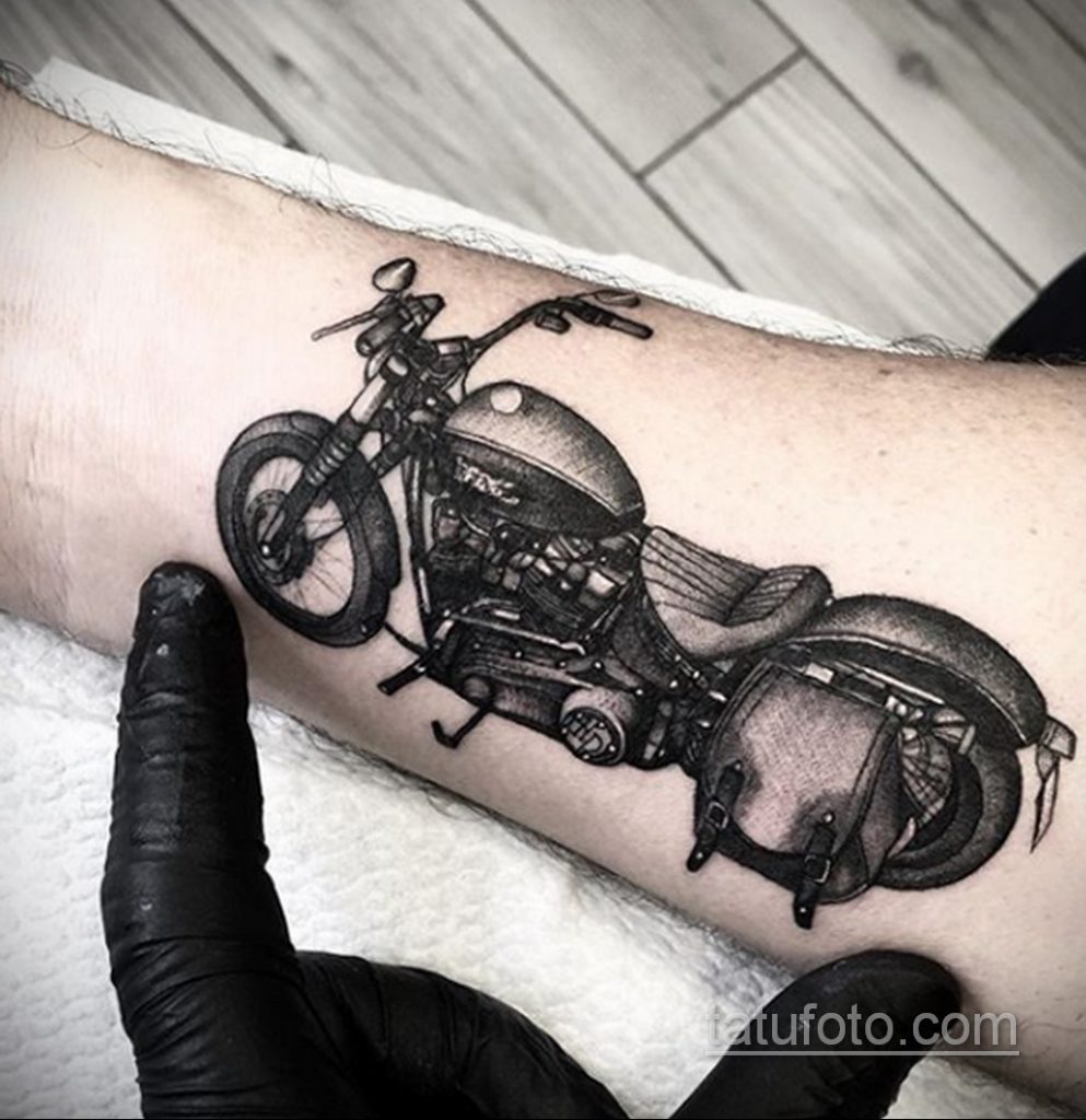 صورة وشم بدراجة نارية 08/29/2020 №006-وشم موتو-