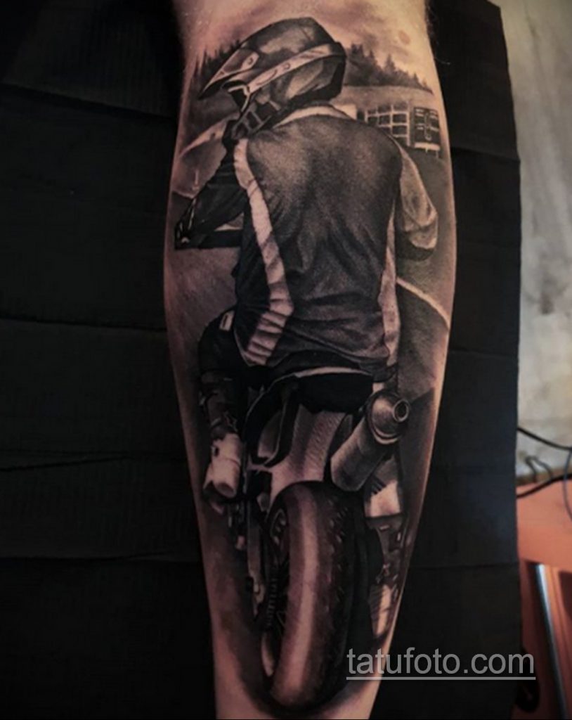 صورة وشم بدراجة نارية 08/29/2020 №042-وشم موتو-