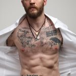 fotó Tom Hardy tetoválásáról 2017.08.07. №003 - Tom Hardy tetoválása_