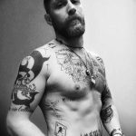 fotó Tom Hardy tetoválásáról 2017. 08. 07. №013 - Tom Hardy tetoválása_